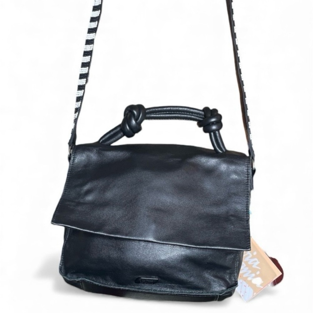 Via Mia Verao Crossbody Bag w/unique knotted handle - Picture 9 of 13